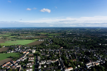Luftaufnahme Wohngebiet / Siedlung mit Häusern in einer Kleinstadt