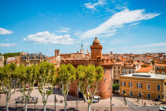 Vue sur la ville de Perpignan depuis une terrasse