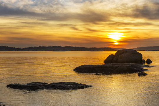 Coastal rocks at sunset © Arousa