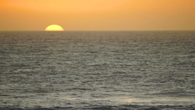 Sunrise Pacific Ocean Orange Sun Cloudless Sky Waves Fast Motion