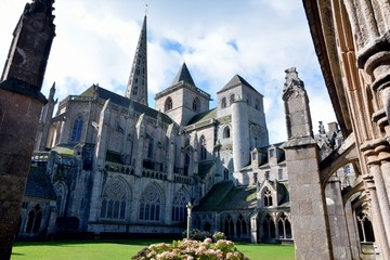 Int&eacute;rieur de la cath&eacute;drale Saint-Tugdual de Tr&eacute;guier en Bretagne