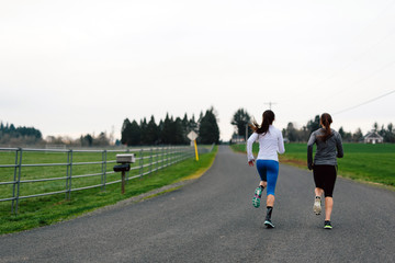 Obraz premium Running Women Jogging in Country