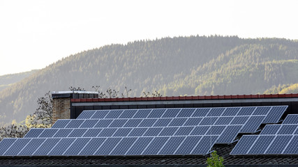 Solarkollektoren auf einem Dach