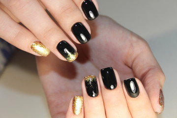 manicure design black and gold color