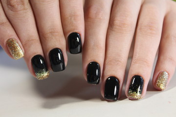 manicure design black and gold color
