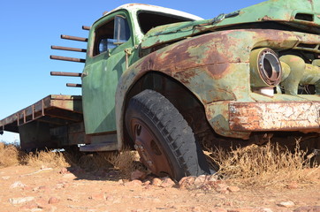 Obraz premium Vintage ruined car