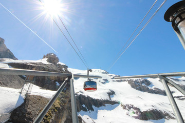 Obraz premium Mt. Titlis, Switzerland - 19 May, 2016:From the viewpoint through the glass windows in the 360 degree panoramic cable car, the popular tourist attractions of Switzerland.