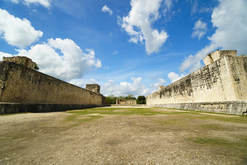 Fototapeta na wymiar High maya temple of Kukulkan in Mexico. Ancient symbol of architecture at summer sunny day