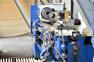 Изготовление деталей с помощью станочных и сварочных работ на заводе и машиностроительном предприятии