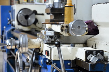 Изготовление деталей с помощью станочных и сварочных работ на заводе и машиностроительном предприятии