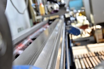 Изготовление деталей с помощью станочных и сварочных работ на заводе и машиностроительном предприятии