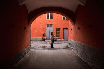 Woman tourist in the courtyard of a house in a European city