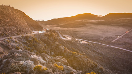 plaine des sables au lever su soleil sur la route du volcan le Piton de La Fournaise à La Réunion
