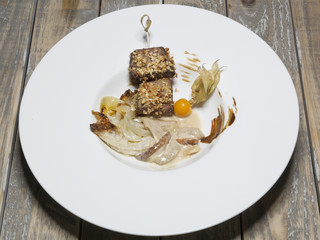 Spiedini di carne con cipolle