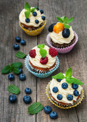 Cupcakes with fresh berries