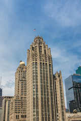 Fototapeta na wymiar Tribune Tower und Himmel, chicago