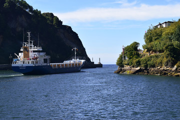Barco carguero. 