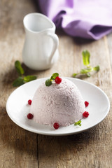 Cottage cheese dessert with fresh berries
