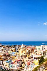 Vue sur le village de Procida, golfe de Naples, région de Campanie, Italie  
