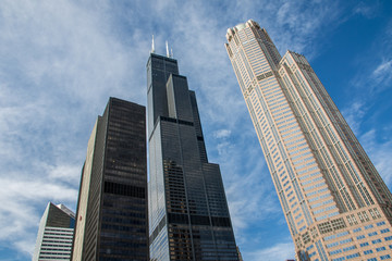 Fototapeta na wymiar Wolkenkratzer ragen in Himmel von Chicago, Illinois