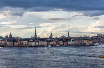 Fototapeta na wymiar Gamla stan i Stockholm med vackra moln bakom