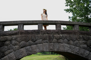 Obraz premium a portrait of beautiful woman in the park