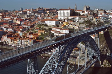 Obraz premium a large railway bridge against the background of the old Europea