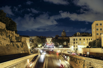 Fototapeta na wymiar Busy intersection of Rome, Italy