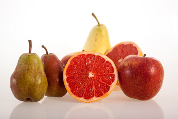 Obst vor weiß als Freisteller