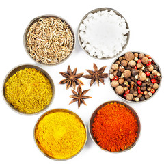 Красочные специи для приготовления фона и дизайна изоляции