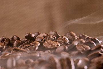 Obraz premium coffee beans and smoke