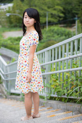 Naklejka premium a portrait of beautiful woman in the park