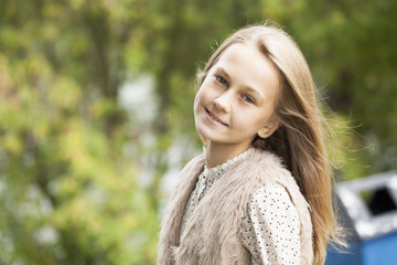 Naklejka premium Portrait of a beautiful young little girl