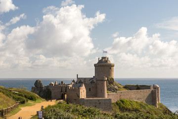 Ch&acirc;teau pr&egrave;s de la mer