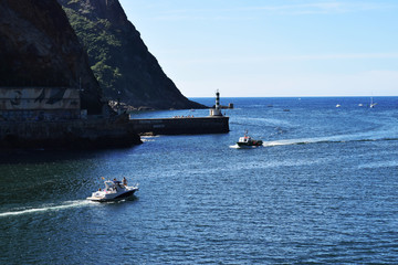 Entrada a un golfo marítimo.