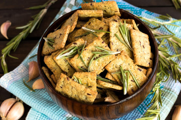 Italian bread crisps with garlic and rosemary
