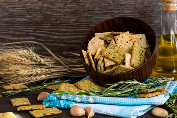 Italian bread crisps with garlic and rosemary