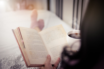 Fototapeta premium woman reading a book