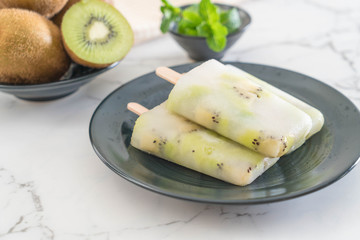 homemade kiwi ice-cream