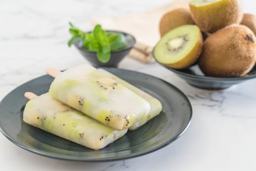 homemade kiwi ice-cream