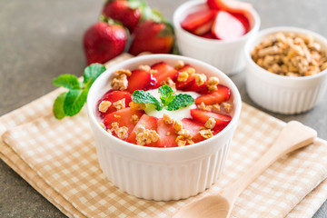 yogurt with strawberry and granola