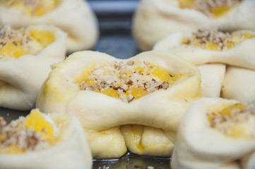 сладкая булочка с орехами, полуфабрикат