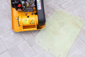 Rüttelmaschine mit Schutzmatte