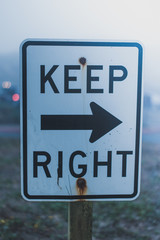 keep right sighn 