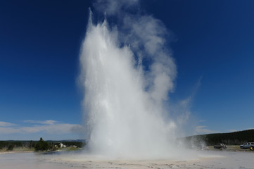 Fototapeta na wymiar Great Fountain Geyser Erupting