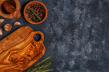 Cutting board and spice for cooking.