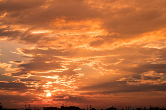 郊外の夕焼け風景