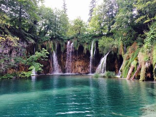 Fototapeta na wymiar Wasserfälle in einem Naturpark Kroatiens