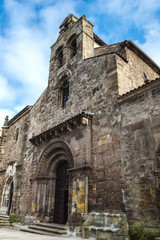 Fototapeta premium Pórtico de la iglesia de los padres franciscanos en Avilés, Principado de Asturias, España