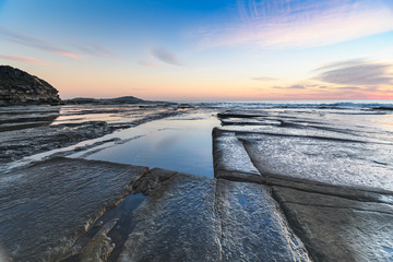 Naklejka premium Rocky Daybreak Seascape